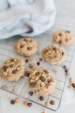Load image into Gallery viewer, Peanut Butter Cookies with Sea Salt Caramel &amp; Milk Chocolate Mix